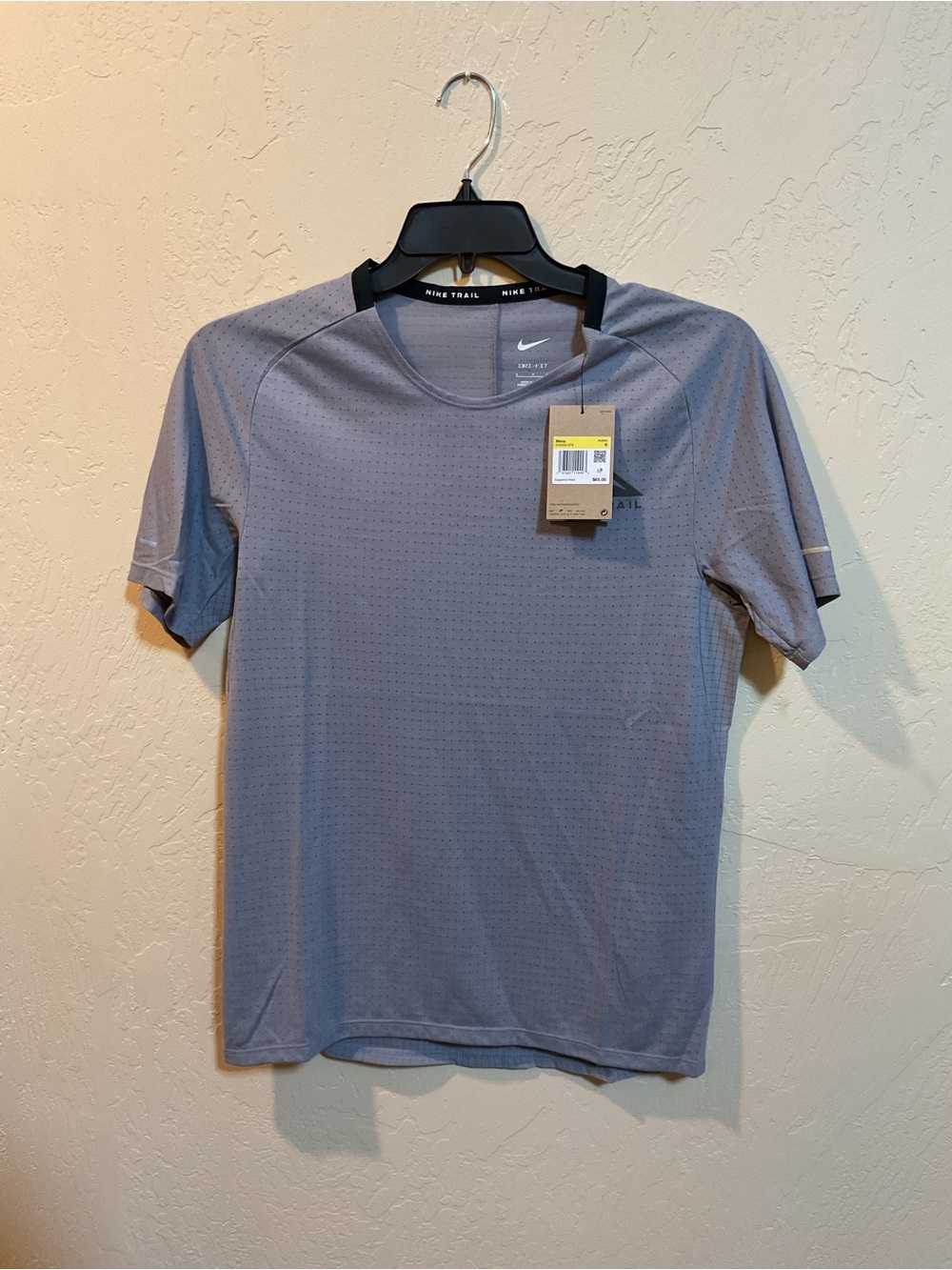 Nike Short Sleeve Athletic Tee in Light Gray small